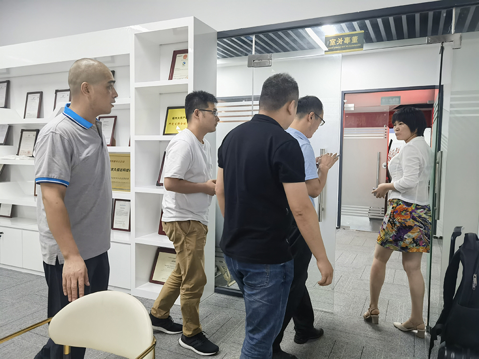 久信達(dá)歡迎添可智能看廠，為您帶來環(huán)保包裝解決方案(圖2)